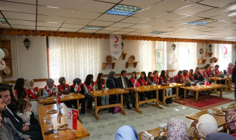 “Genç Kızılay” Gönüllere Dokunuyor