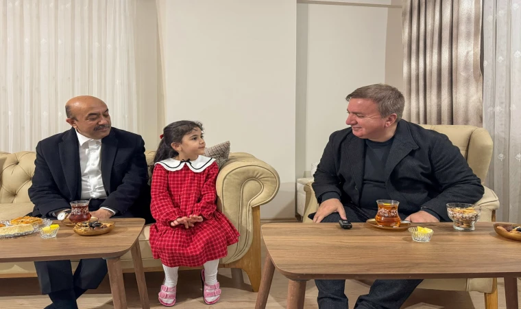 Vali Aydoğdu, Minik Beyza’yı Evinde Ziyaret Etti