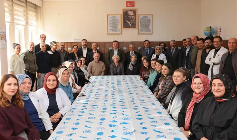 Vali Aydoğdu’dan Cumhuriyet Ortaokuluna Ziyaret