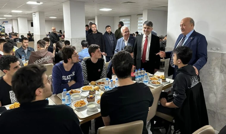 Karaman ve Kabayı, KYK Yurdunda Öğrencilerle İftarda Buluştu