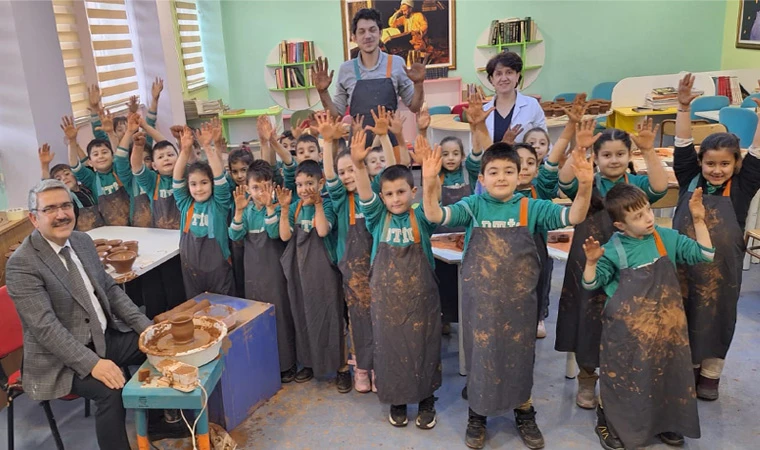 Minik Eller Çamurla Buluştu