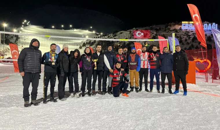 Ergan Dağı’nda Kar Voleybolu Heyecanı Sona Erdi