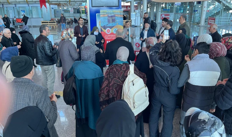 Umre Yolcuları Dualarla Yola Çıktı