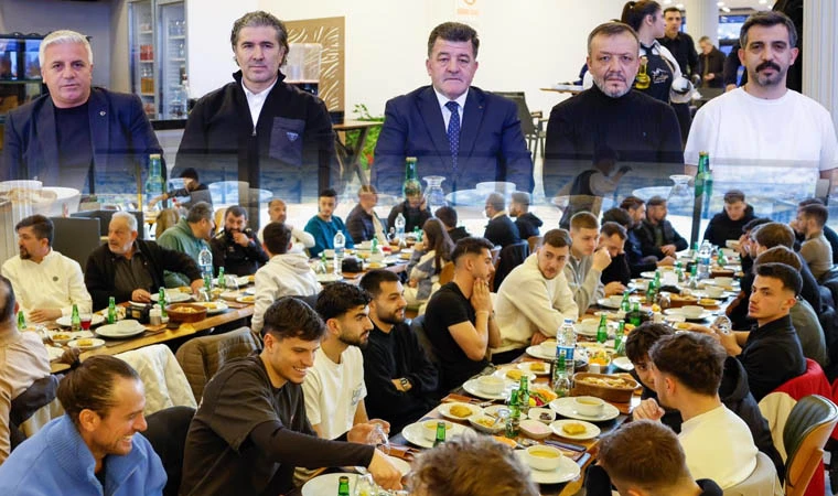 İftar Sofrasında Önemli Buluşma