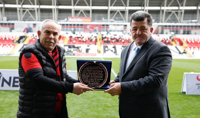 Tribünlerin Sesi Amigo Necdet'e Vefa