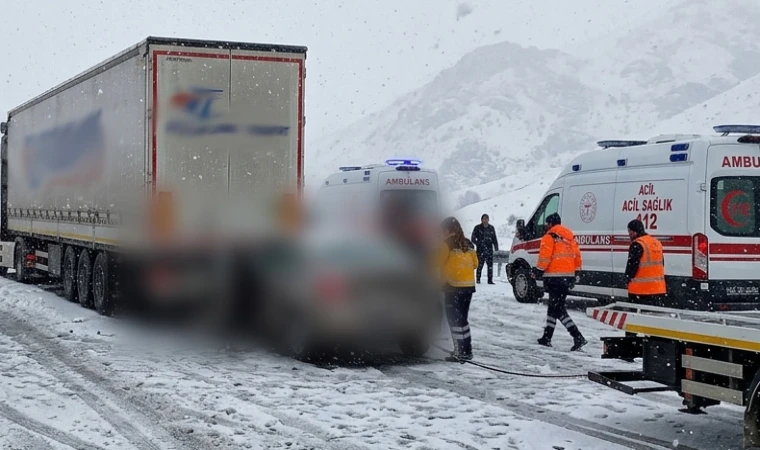 Erzurum Yolunda Kaza: 2 Ölü, 3 Yaralı