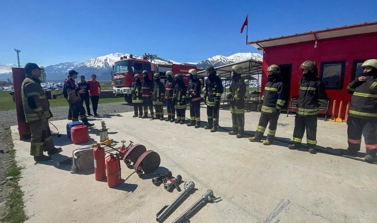 Üniversite Öğrencilerine Uygulamalı İtfaiyecilik Eğitimi