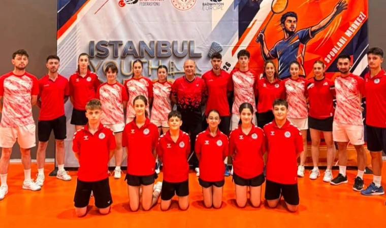 Badminton Süper Ligi'nde Zirve Erzincan'ın