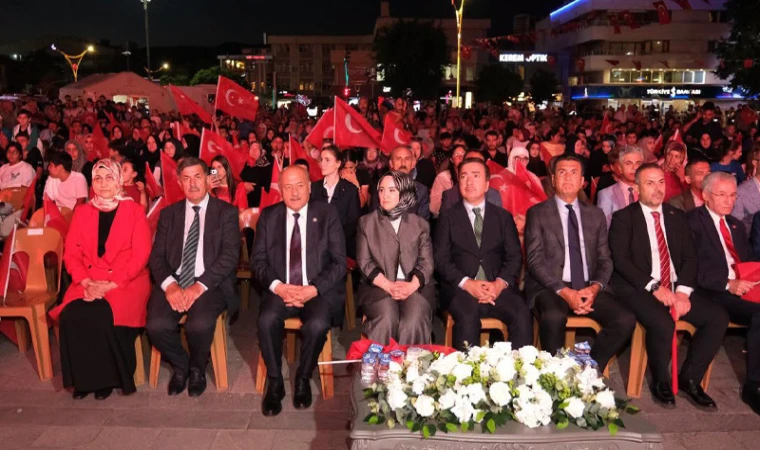 Cumhuriyet Meydanında anma programına yoğun ilgi