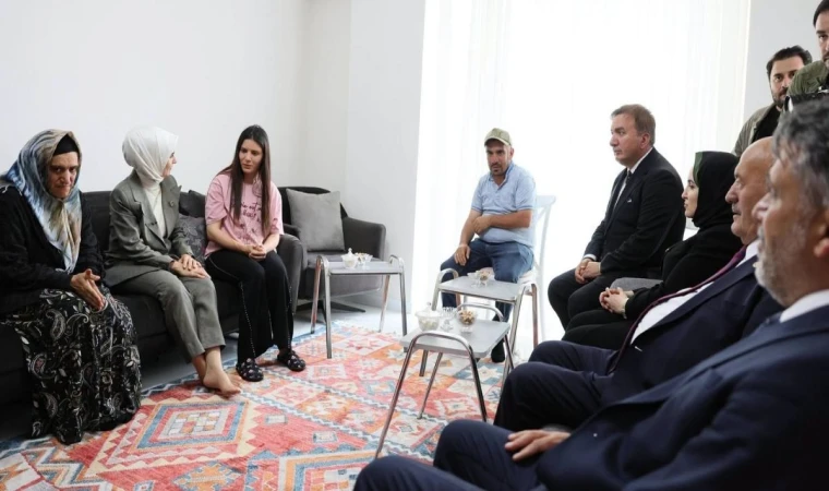 Gençliğini Kardeşlerine Vakfeden Çilem’in Yüzü Güldü