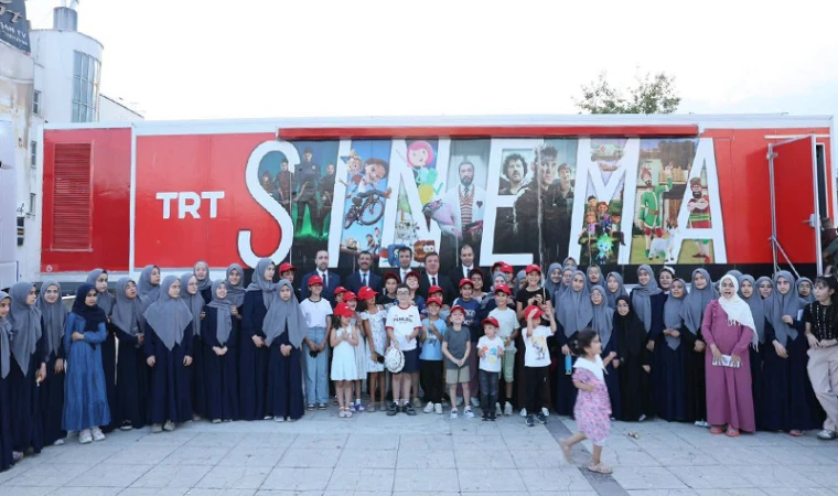 Vali Aydoğdu’dan TRT Sinema Tırı’na Ziyaret