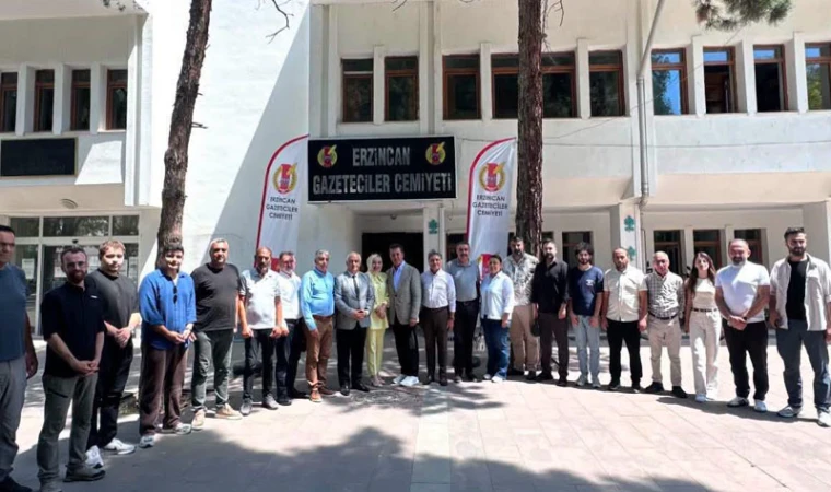 Yeni Parti Heyeti Erzincan Gazeteciler Cemiyeti’nde Basın Toplantısı Düzenledi