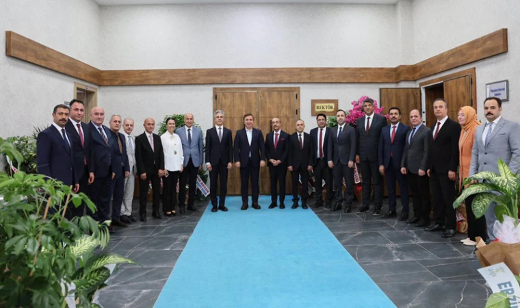 Rektör Kuyrukluyıldız'a anlamlı ziyaret