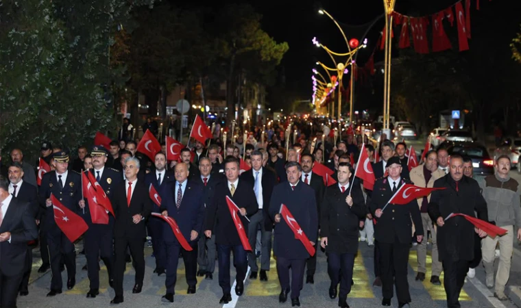 Cumhuriyet’in 103. Yılı Fener Alayı ve Bayrak Yürüyüşüyle Kutlandı