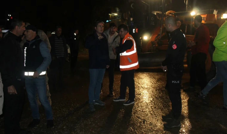 Kemaliye’de Ceviz Büyüklüğünde Dolu ve Heyelan