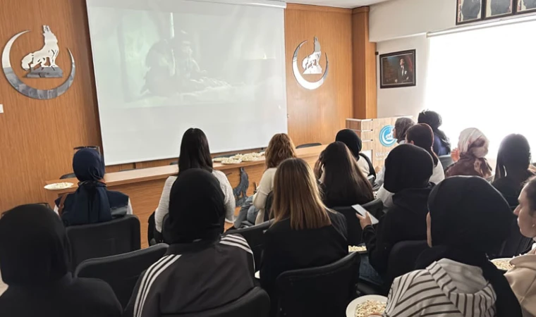 Ülkü Ocakları Erzincan Asena Biriminden Toplantı ve Film Etkinliği