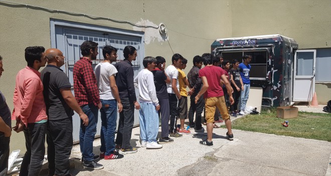 Erzincanda 30 düzensiz göçmen yakalandı