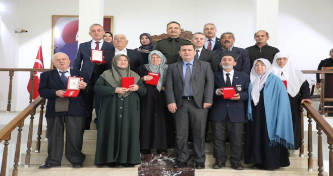 45 YIL SONRA MADALYALARINA KAVUŞTULAR