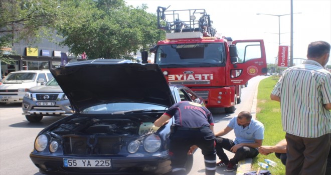Erzincan'da otomobilin motoruna sıkışan kediyi itfaiye kurtardı
