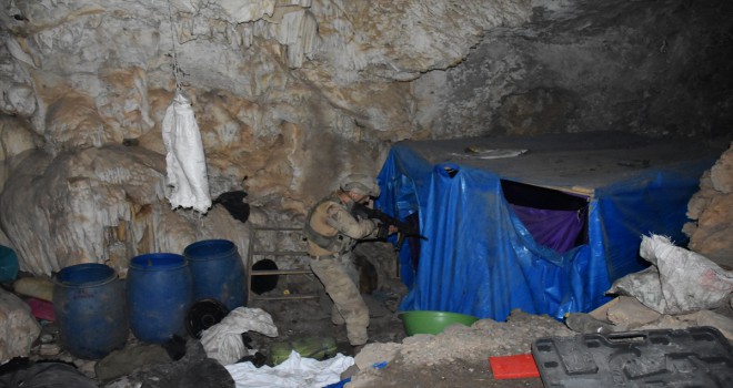 Mağarada teröristlere ait 5 ton yaşam malzemesi bulundu