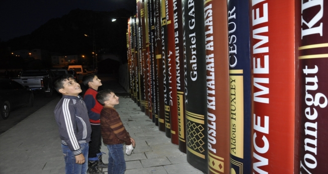 Çukurcaya kitap şeklinde tabelalar yerleştirildi