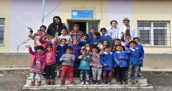 Köy okulunun fedakar kadın öğretmenleri 