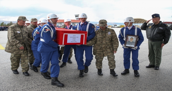 Şehit askerin cenazesi memleketine uğurlandı