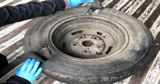 Stepne içinde kaçak tütün bulundu 