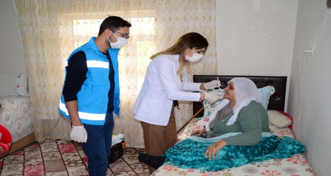 Ağız ve diş sağlığı için köy köy geziyorlar 