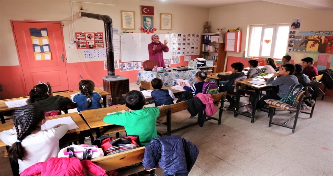 Nur Banu öğretmen köylünün gönlünde taht kurdu