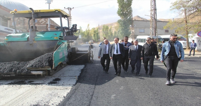 Kaymakam Solak, yol ve asfalt çalışmalarını inceledi