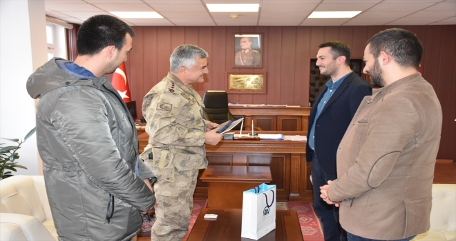 DÜZELTME AAdan İl Jandarma Komutanı İnceye ziyaret başlıklı haberimizin üçüncü ve dördüncü paragrafında sehven yer alan Baruş ve Vali Baruş adlarını düzelterek yeniden yayımlıyoruz. Saygılarımızla.