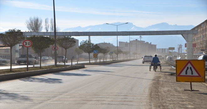 Yüksekovaya üst geçit yapılıyor