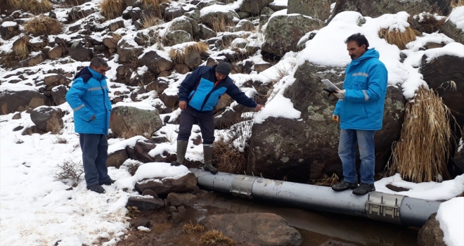 Muradiyede arızalanan su şebekesi onarıldı