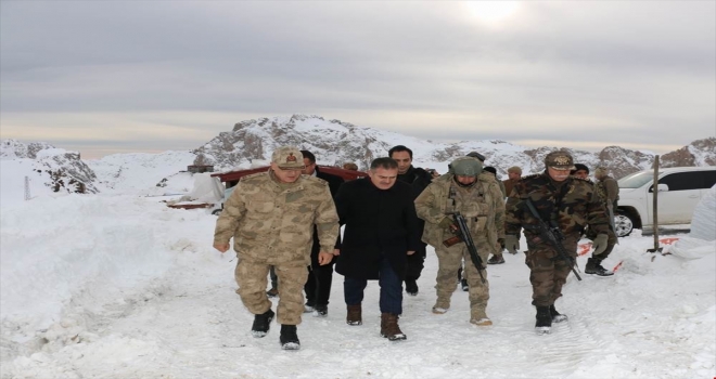 Vali Akbıyıktan üs bölgesine ziyaret