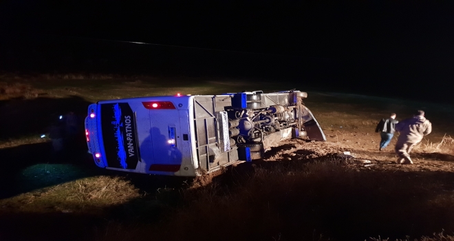 Ağrıda otobüs şarampole devrildi: 16 yaralı