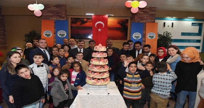 Muşta engelli çocukların sinema keyfi