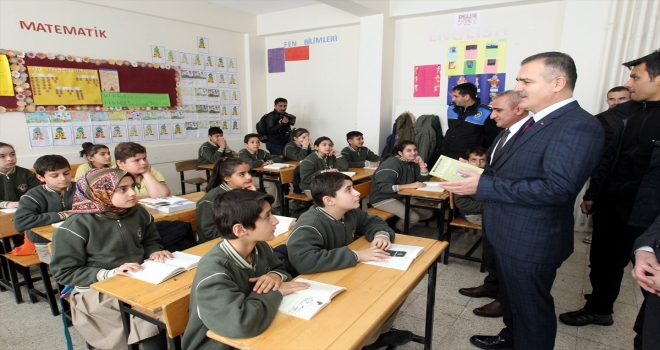 Hakkaride Bir kitap bir insan kampanyası 