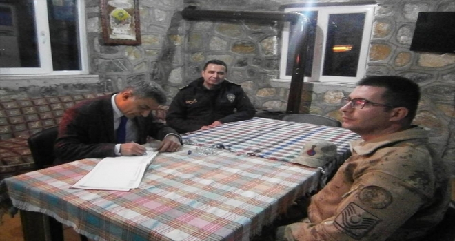 Güroymakta öğretmen ve öğrenciler çöp topladı