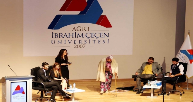 Eczacılık öğrencileri önlük giydi 