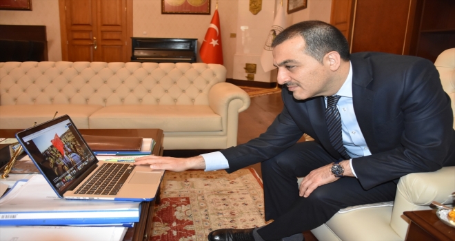 Vali Öksüz AAnın Yılın Fotoğrafları oylamasına katıldı