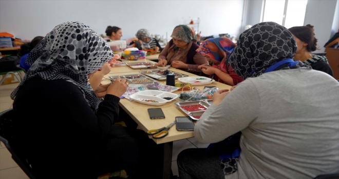 Damal bebeği kadınların elinde geleceğe taşınıyor