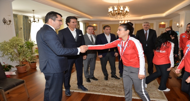 Vali Memişe ziyaretler