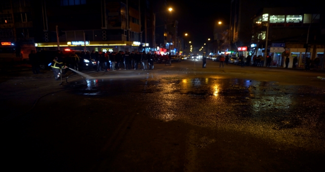 Ardahanda otomobil ile kamyonet çarpıştı: 3 yaralı