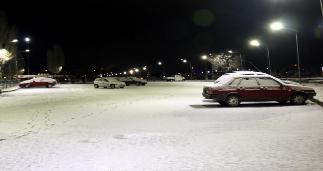 Erzurumda kar yağışı etkili oluyor