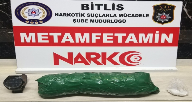 Uyuşturucu zanlısı F. Gülen ibareli kol saatiyle yakalandı