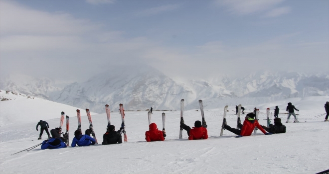 Hakkaride kayak sezonu hafta sonu başlayacak