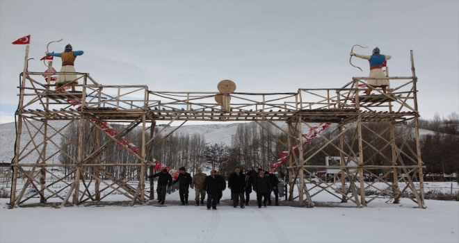 Vali Çağatay, Ahlatı ziyaret etti 