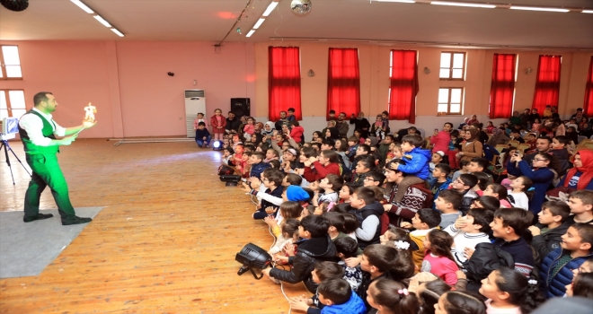 Darendede illüzyon ve palyaço gösterisi