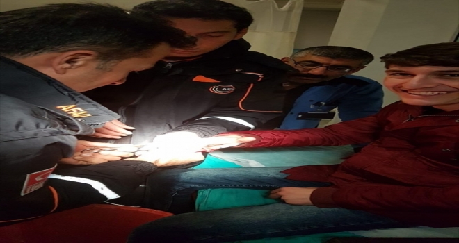 Yüzüğünü çıkaramayınca AFAD yardım etti